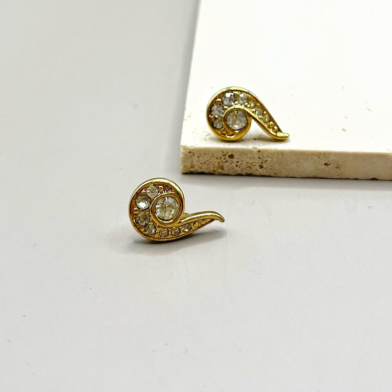 •DANIEL• European and American old Trifari earrings full of Stone - ต่างหู - โลหะ สีทอง