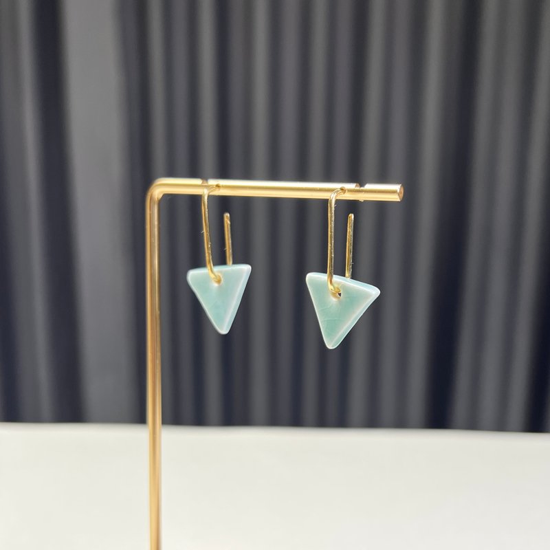 Minimalist Ceramic Earrings Plum Green Triangle Christmas Party Gift Packaging - ต่างหู - เครื่องลายคราม สีเขียว