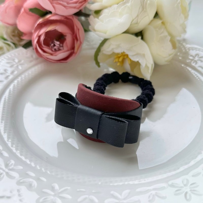 テクスチャードオーバル人工皮革リボンヘアタイ -レッドブラック - ヘアアクセサリー - その他の素材 ブラック