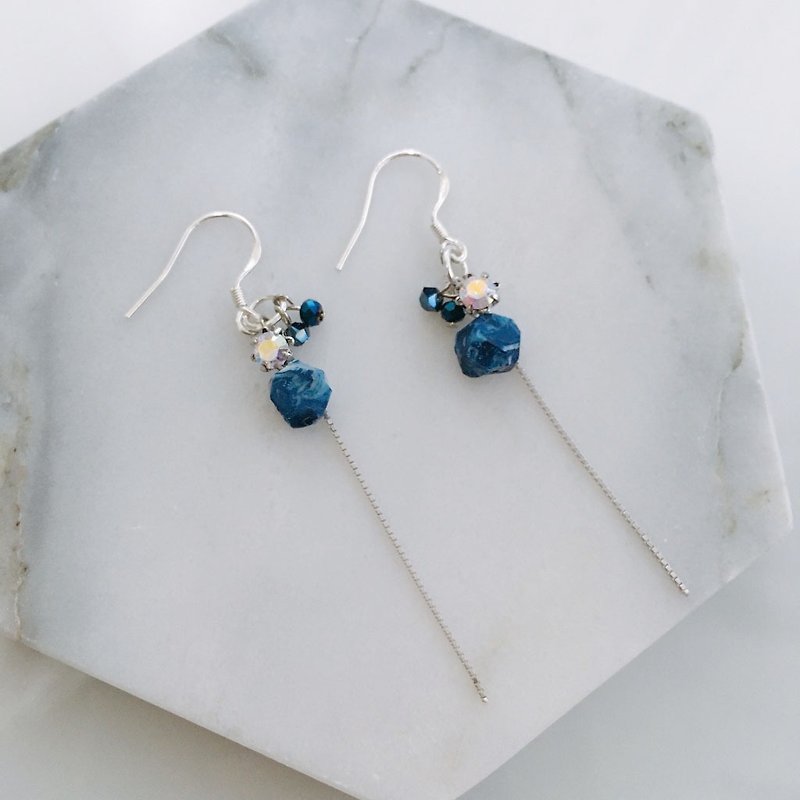 Navy resin stone earring with long tail - Earrings & Clip-ons - Other Materials Blue