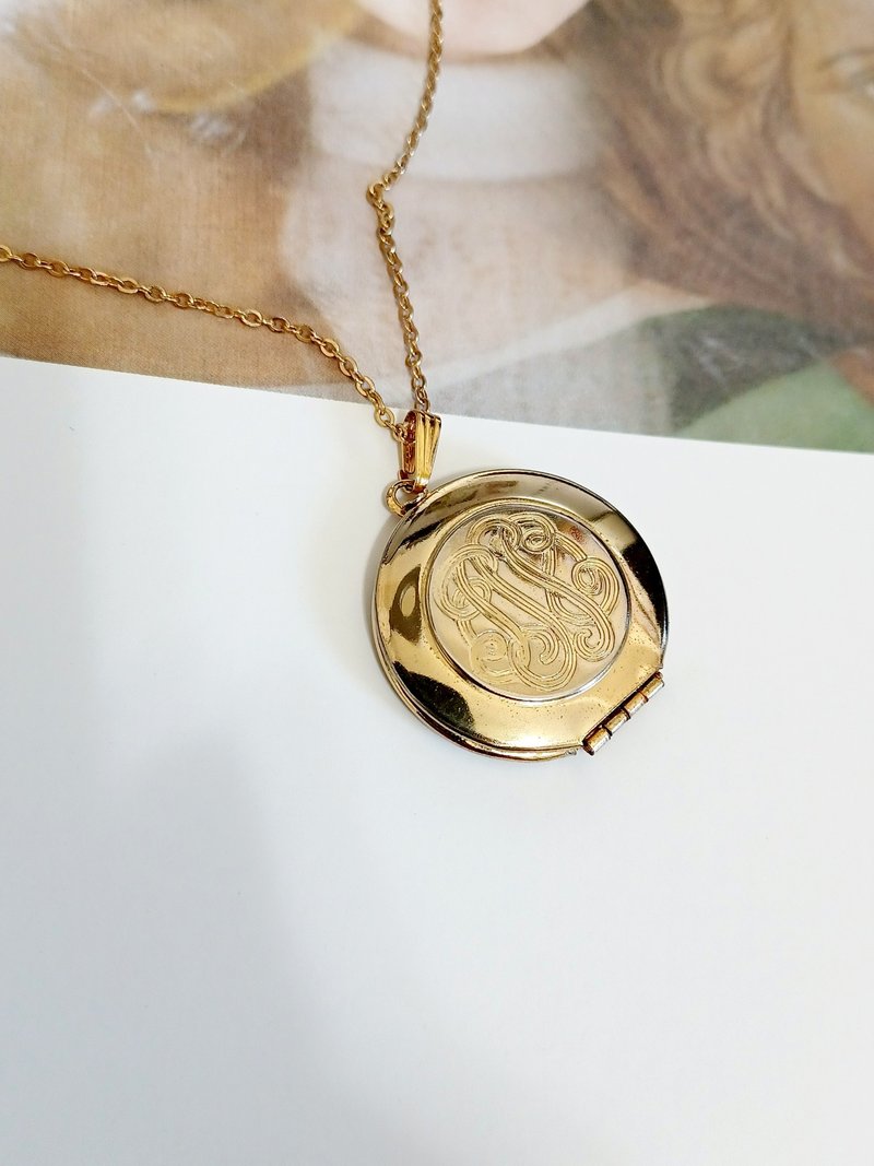 vintage jewelry 古典圓形金色浮雕相框項鍊 - 項鍊 - 其他金屬 
