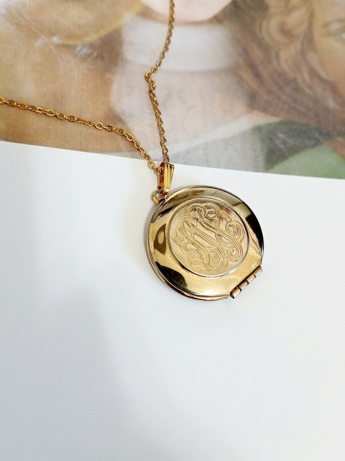 老時光製造所 vintage jewelry 古典圓形金色浮雕相框項鍊
