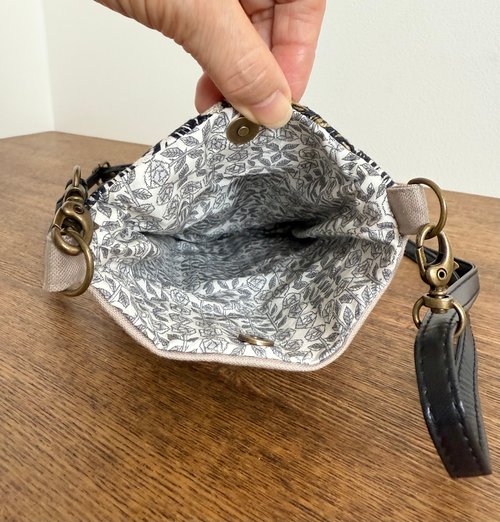 ハンドメイド＊ミナペルホネン＊dop＊ポシェット＊合革のストラップ付き 今日は、ミナペルホネンで作るメガネケースのワークショップで