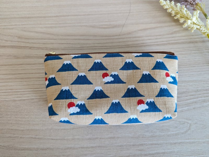 Handmade Japanese style pencil case made of Japanese fabrics - กล่องดินสอ/ถุงดินสอ - ผ้าฝ้าย/ผ้าลินิน 