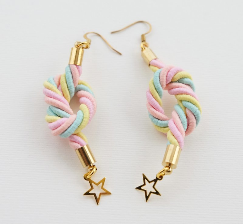 Marshmallow knotted rope earrings with tiny stars - 耳環/耳夾 - 其他材質 多色