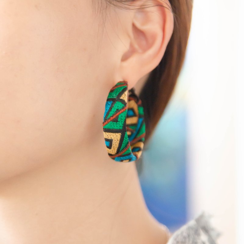 [Blue and Green Lingge] Ribbon Middle Earrings, can be clipped - Earrings & Clip-ons - Other Materials Green