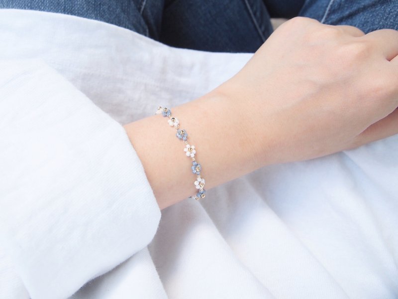 Beads bracelet magnet detachable pearl blue - สร้อยข้อมือ - วัสดุอื่นๆ สีน้ำเงิน