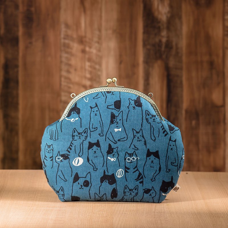 [Clubhouse room full of cats] Retro metal mouth gold bag#包包#快乐#shoulder bag - Messenger Bags & Sling Bags - Cotton & Hemp Blue