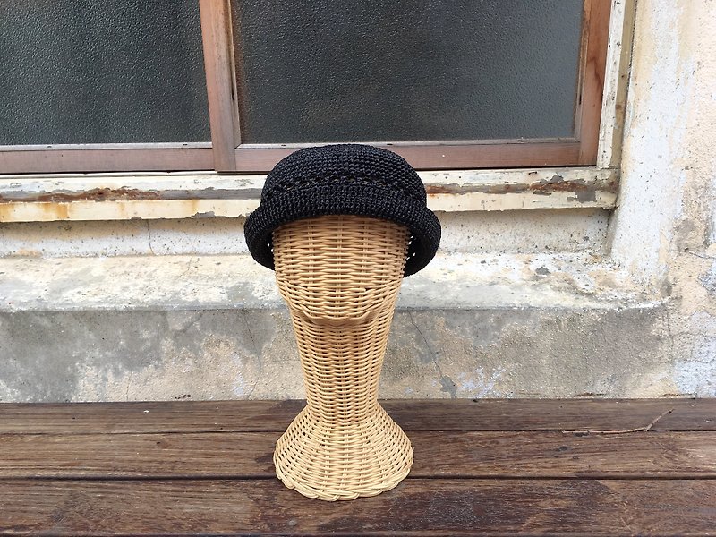 Bonnie hand-woven straw hat black grass color chokdee-muakdeedee - หมวก - ผ้าฝ้าย/ผ้าลินิน สีดำ