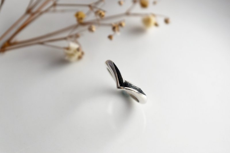 [Handmade] Simple Curve Ring - Free Flying - แหวนทั่วไป - เงินแท้ 