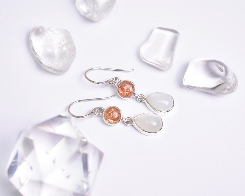 Moonstone and sunstone silver earrings - 耳環/耳夾/耳骨夾 - 寶石 橘色