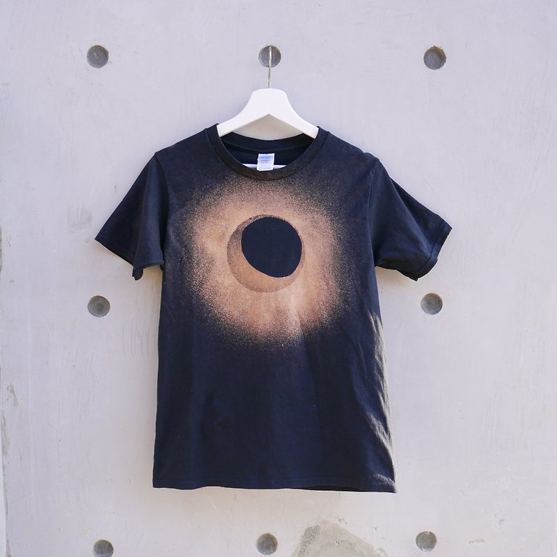 Black Hole | Tie dye T-shirt - เสื้อยืดผู้หญิง - ผ้าฝ้าย/ผ้าลินิน สีดำ
