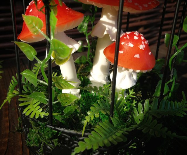 Mushroom lamp consisting of three pink mushrooms and berries - Shop Magic  Night Lights Lighting - Pinkoi