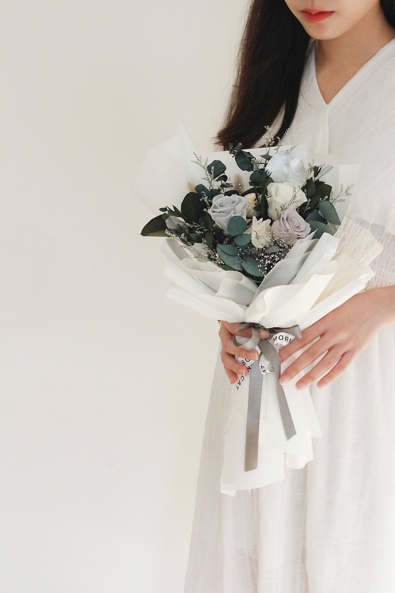 Cool gray blue eternal rose bouquet - ช่อดอกไม้แห้ง - พืช/ดอกไม้ 