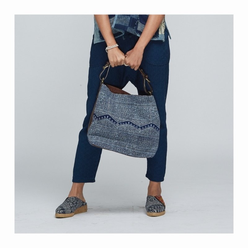 Indigo Purses, Tribal Bag, Hmong Tote Bag - อื่นๆ - ผ้าฝ้าย/ผ้าลินิน สีน้ำเงิน