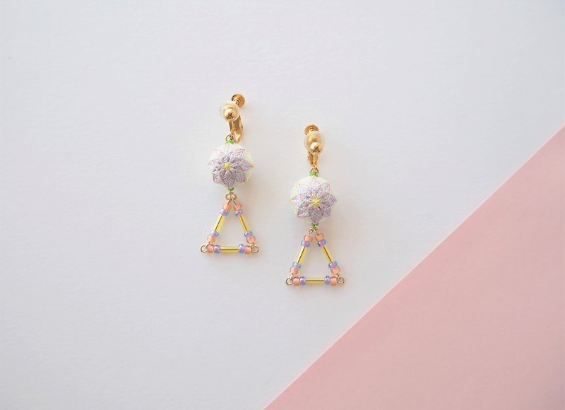 tachibanaya Japanese Temari Earrings Triangular 手鞠球 刺繡 三角 花 - 耳環/耳夾 - 繡線 多色