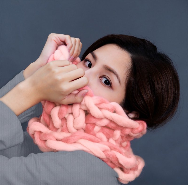 【MOUNTAIN HAND MADE】100% wool circular scarf /Pink Melange - ผ้าพันคอถัก - ขนแกะ สึชมพู