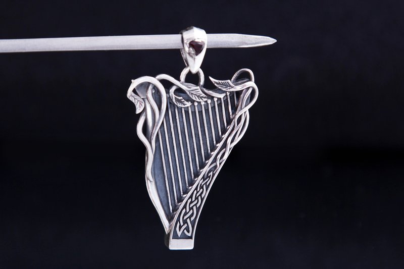 Silver harp. Pendant with gem stone - สร้อยคอ - เงินแท้ สีเงิน