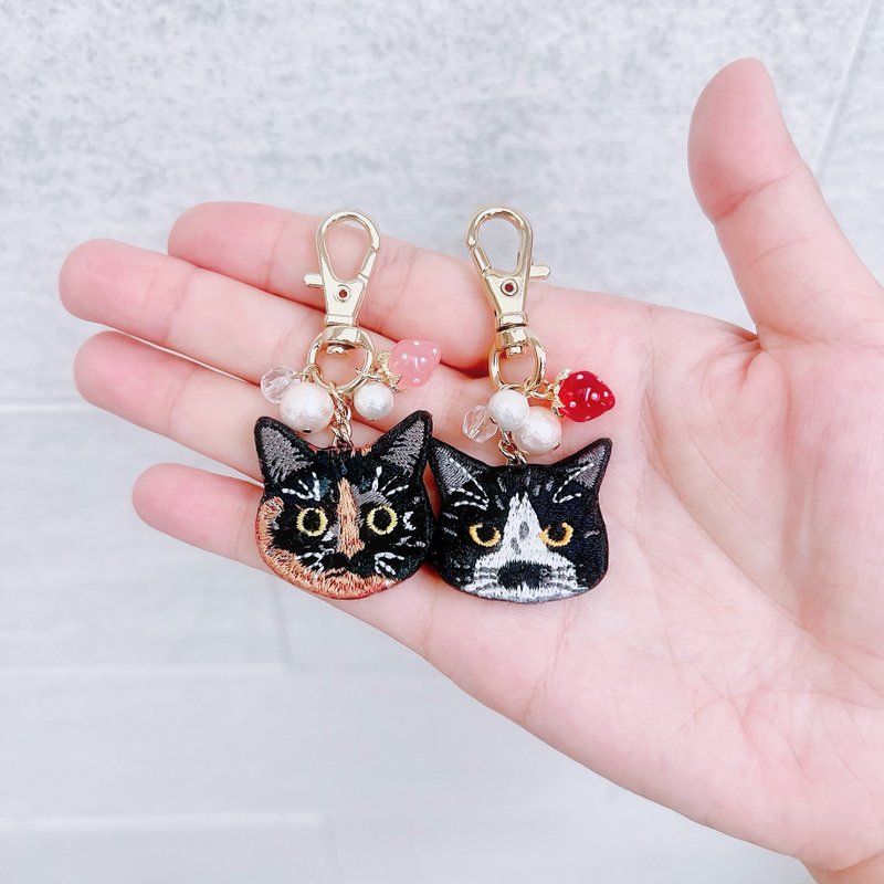 Nyaigs_Cat embroidery and strawberry jewel keychain - ที่ห้อยกุญแจ - ผ้าฝ้าย/ผ้าลินิน สึชมพู