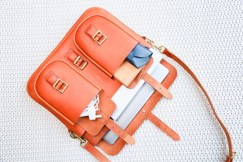 Handstitched Messager Bag, Laptop Bag, Personalised, Included Luggage Tag - กระเป๋าแล็ปท็อป - หนังแท้ 
