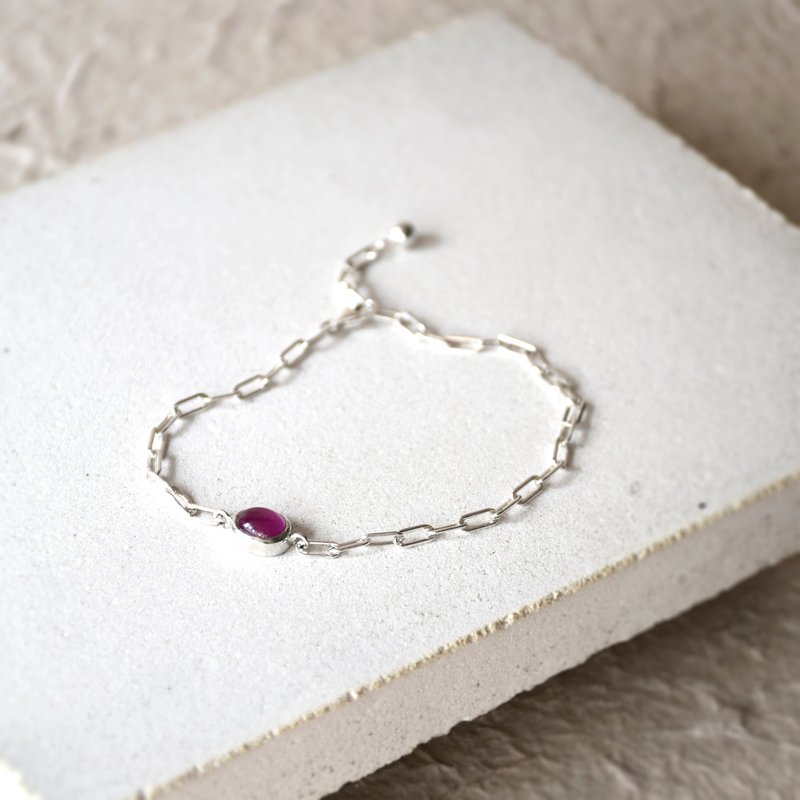 Handmade Pink Sapphire with 925 silver bracelet//Birthstone for September - สร้อยข้อมือ - เครื่องเพชรพลอย สีแดง