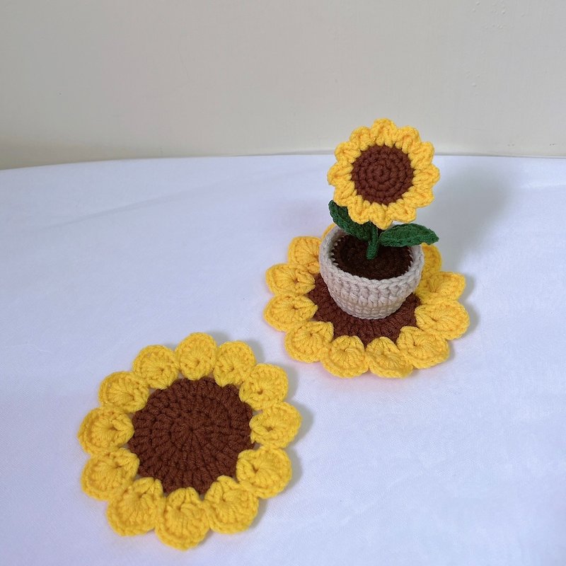 Hand-knitted coaster heat insulation pad sunflower coaster birthday gift cute Wenchuang - เครื่องประดับผม - ผ้าฝ้าย/ผ้าลินิน หลากหลายสี