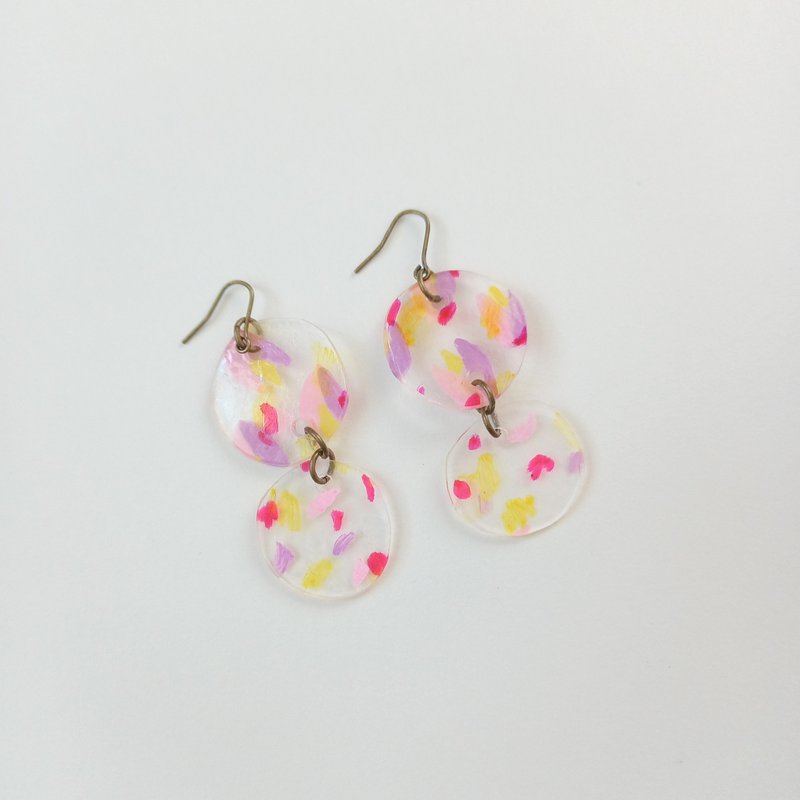チューリップ　2連ピアス　カラフル　1点もの　手描き　イヤリング交換可　フックピアス - 耳環/耳夾/耳骨夾 - 塑膠 粉紅色