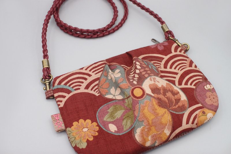 Ping'an side backpack - flower field in the waves (vermilion), Japanese Linen, double-sided and two-color can be carried - Messenger Bags & Sling Bags - Cotton & Hemp Red