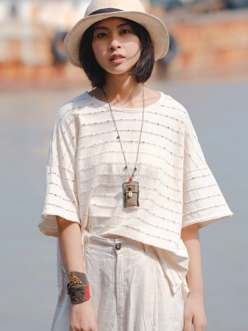 2色 棉白/秋香 植物染純棉寬幅側鏤空開衩毛邊T恤 - 女 T 恤 - 棉．麻 白色