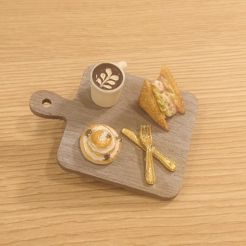 馬鈴薯沙拉三明治與葡萄乾麵包捲下午茶餐盤-手作客製美食鑰匙圈 - 鑰匙圈/鑰匙包 - 其他材質 多色