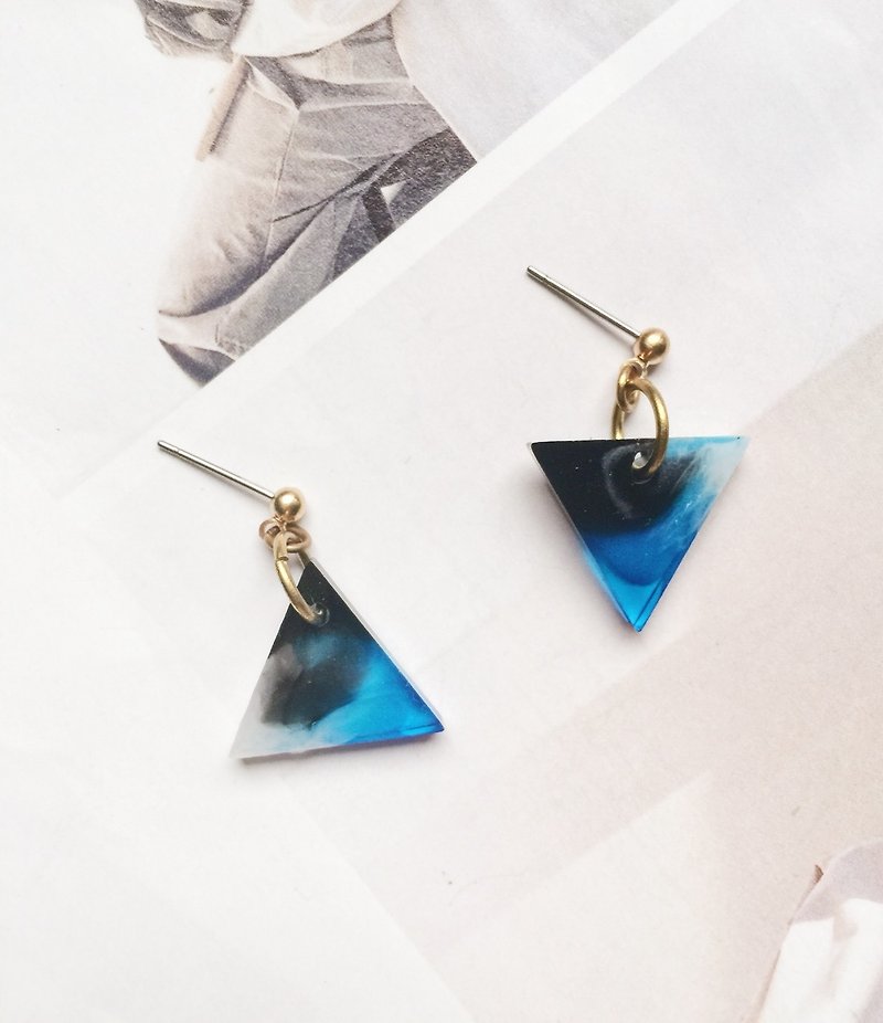 La Don - Upside Down Triangle Blue White Black Ear Pins - Earrings & Clip-ons - Acrylic Blue