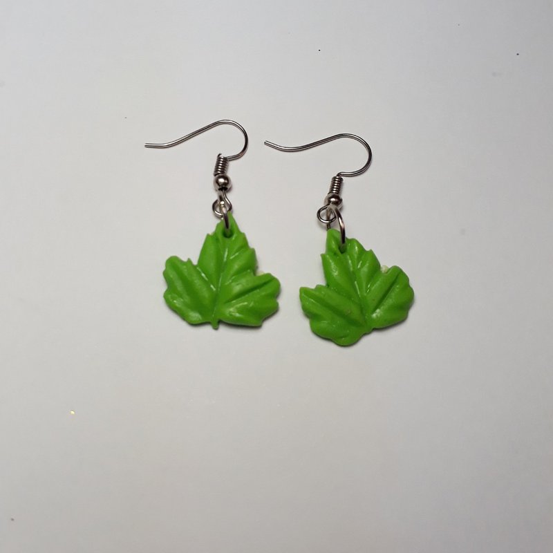 Green Leaf Earring Handmade Air Dry Clay Eco Friendly Stainless Wire Hook - 耳環/耳夾/耳骨夾 - 黏土 綠色