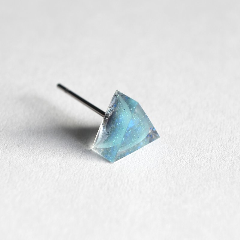 時時刻刻 / 樹脂耳環 - 單隻 / 三角形 水藍 透明 - 耳環/耳夾 - 樹脂 藍色