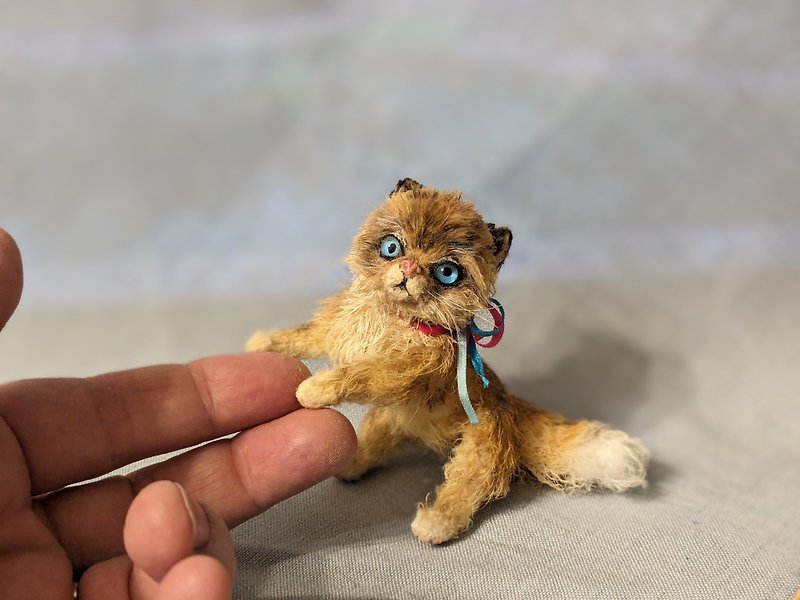 Cat Exotic. Miniature. 5,5 cm. The crocheted cat. - 公仔模型 - 其他材質 橘色