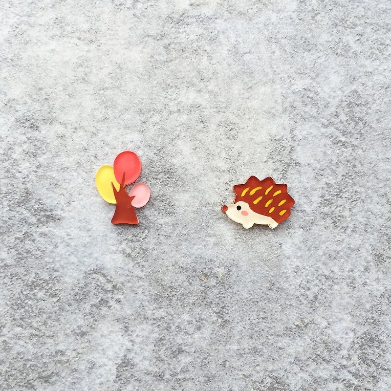 Pista mound hand-painted earrings / animal-tree + hedgehog