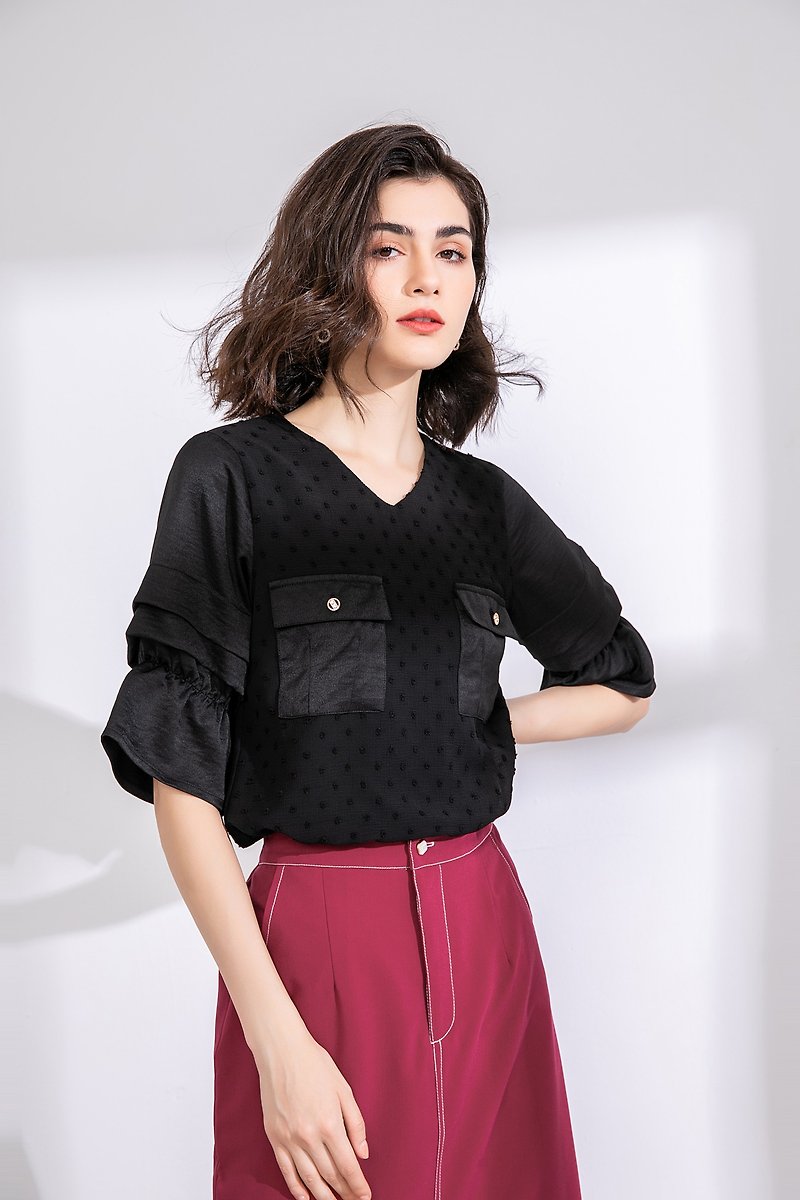 V-neck dot gauze pocket top--black--lining - Women's Tops - Polyester Black