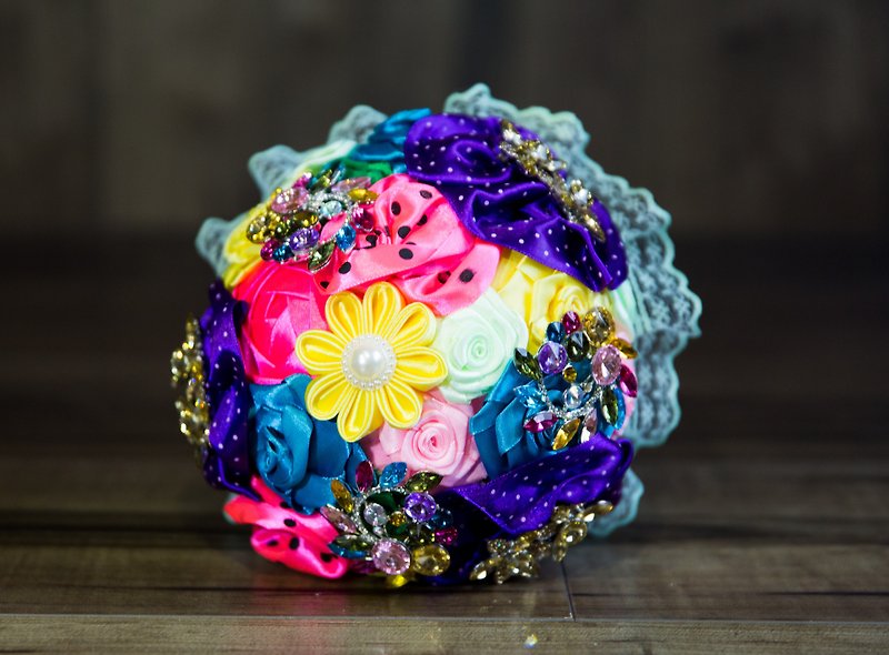 婚禮的多彩多姿的花束。 明亮且易於使用。 採用獨特的 Kanzashi - 其他 - 其他材質 多色