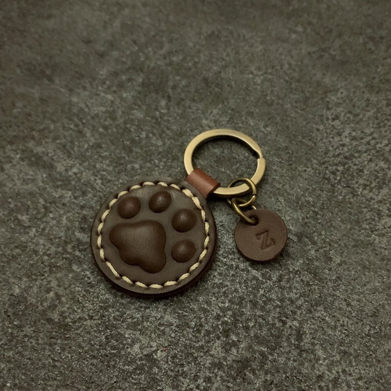 [Customized] Mini cat paw good luck small gift customized gift engraved birthday gift graduation gift - ที่ห้อยกุญแจ - หนังแท้ สีนำ้ตาล