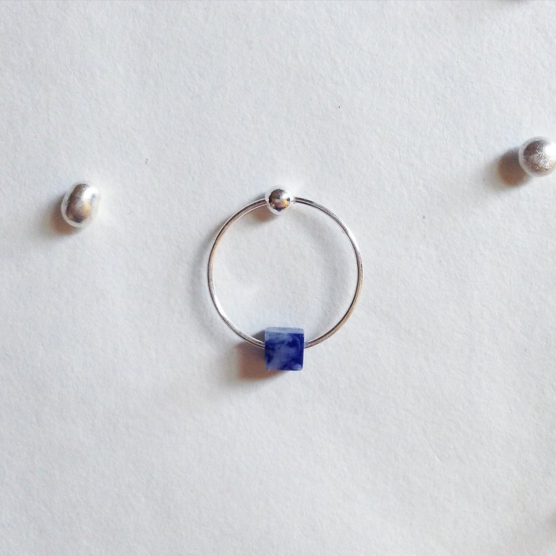 【 PURE COLLECTION 】- Minimalism circle/ Sodalite .925 silver earrings（single earring for sale） - Earrings & Clip-ons - Gemstone Blue