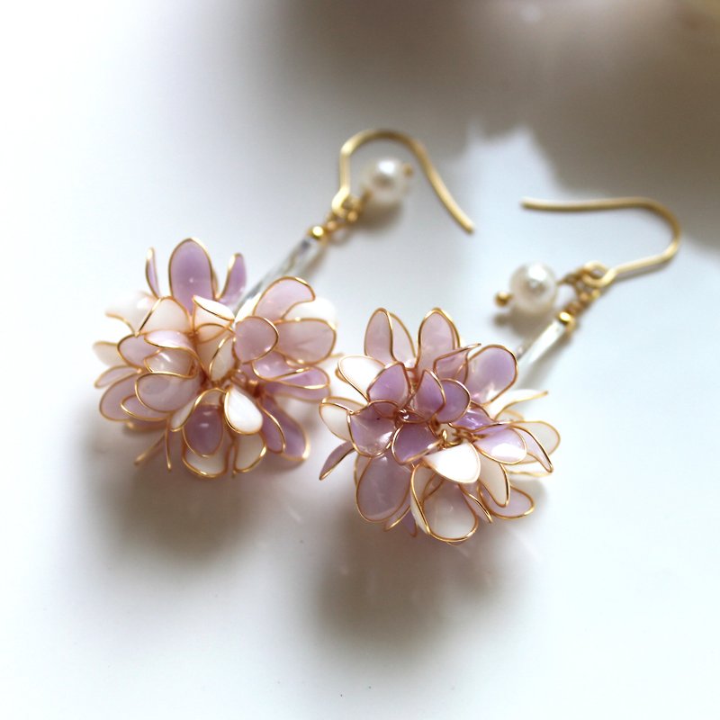 [Hydrangea] Light Purple Hydrangea Crystal Flower Ball Handmade Resin Earrings/ Clip-On - Earrings & Clip-ons - Resin Purple