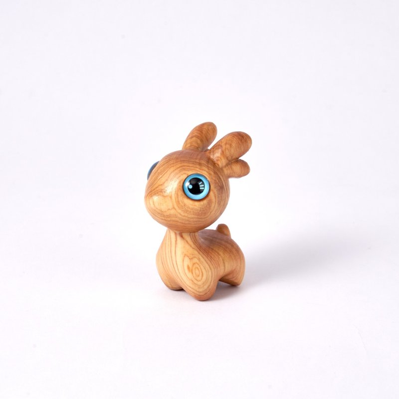 Dari 站在森林中的小鹿木雕 - 擺飾/家飾品 - 木頭 咖啡色