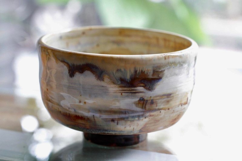 City on the Clouds Hand-pulled Broken Pottery Bowl/Tea Bowl/Matcha Bowl - ถ้วย - ดินเผา สีทอง