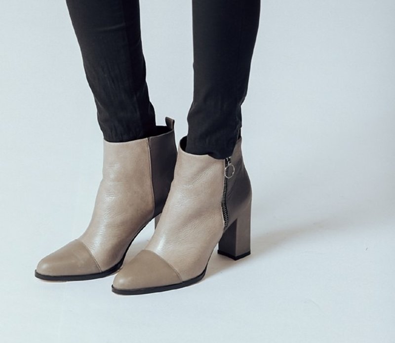 Minimalist zipper thick with dermis ankle boots gray - รองเท้าบูทสั้นผู้หญิง - หนังแท้ สีเทา