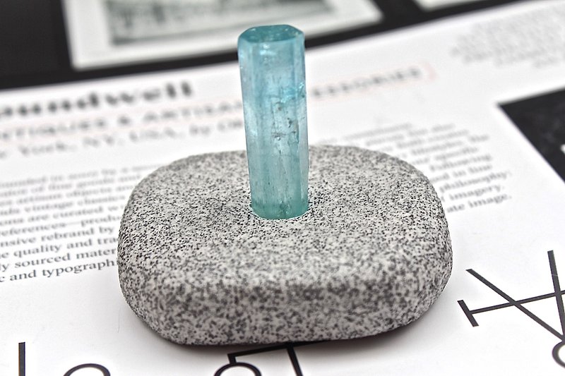 SHIZAI-Seawater Sapphire Ore-with Base - Items for Display - Gemstone Blue