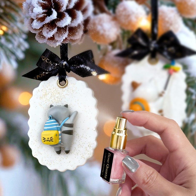 【免運・24H出貨】聖誕香氛 旅行貓 雙拼水晶香氛擴香掛飾禮盒 - 香氛/精油/擴香 - 精油 金色