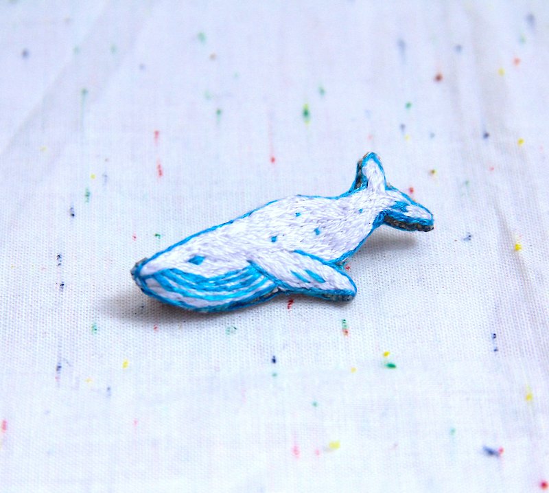 座頭鯨 刺繡胸針 - 胸針/心口針 - 繡線 藍色