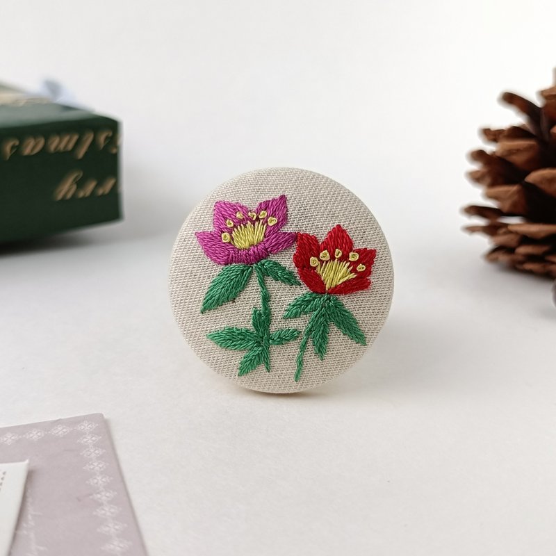 聖誕玫瑰刺繡胸針 - 心口針/胸針 - 棉．麻 紅色