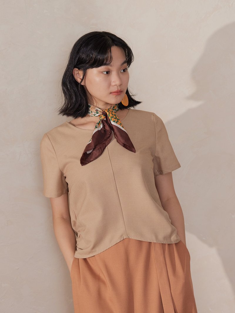 Swallow Tail Round Neck Top-Mi Shuo (Khaki) - เสื้อยืดผู้หญิง - ไฟเบอร์อื่นๆ สีกากี