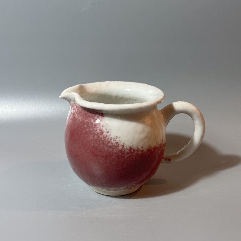 Warm white glaze Bronze red Zhengba Chahai/white glaze justice cup/handmade by Xiao Pingfan - ถ้วย - ดินเผา 