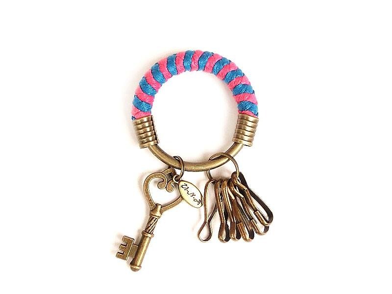 【UNA-優娜手作】鑰匙圈(小)5.3CM 亮藍+桃紅+愛心鑰匙 手工 編織 腊繩 鐵環 客製化 - 鑰匙圈/鑰匙包 - 其他金屬 多色
